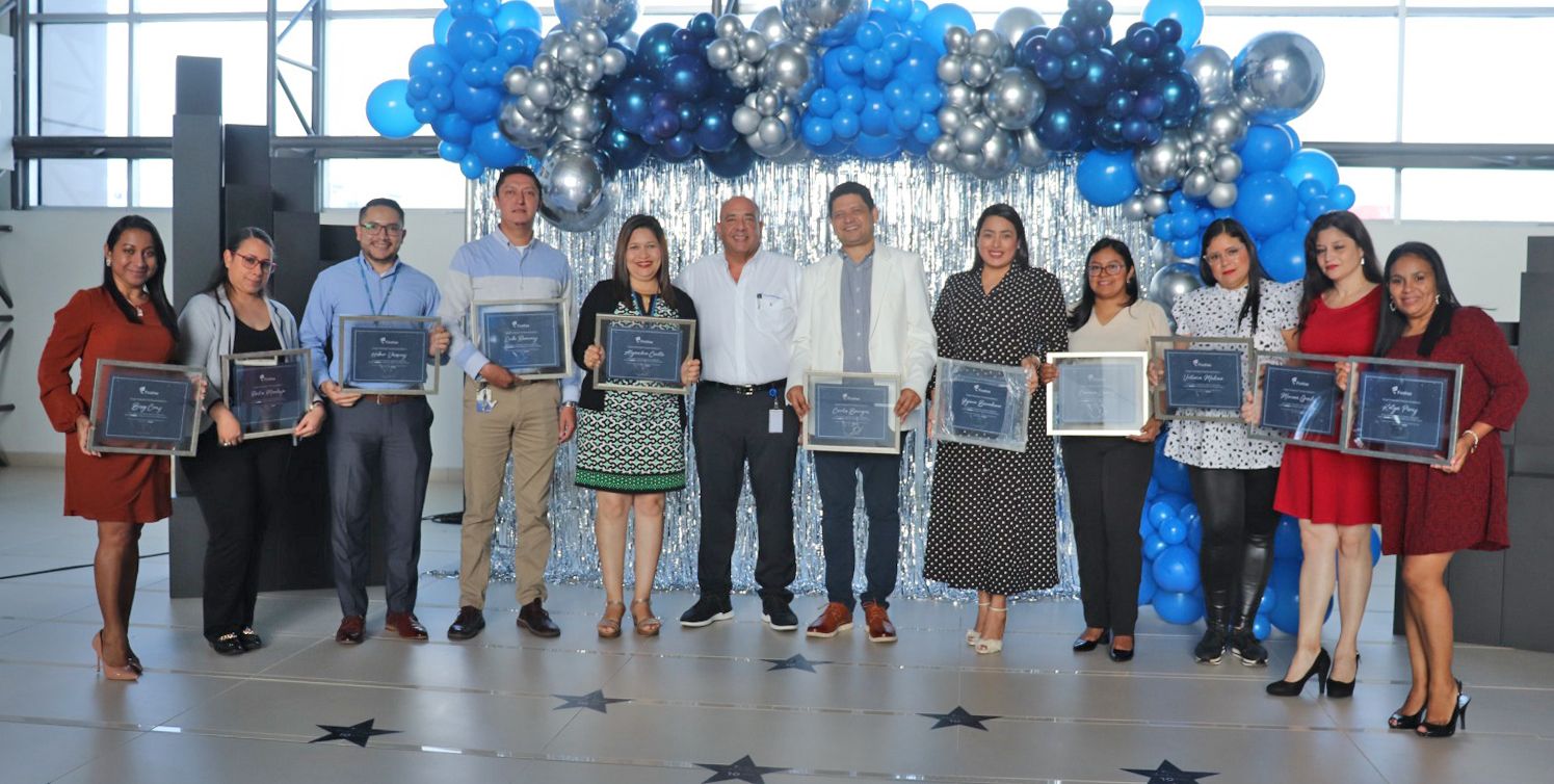 Reconociendo el talento interno: Banco Ficohsa premia a colaboradores por décadas de servicio