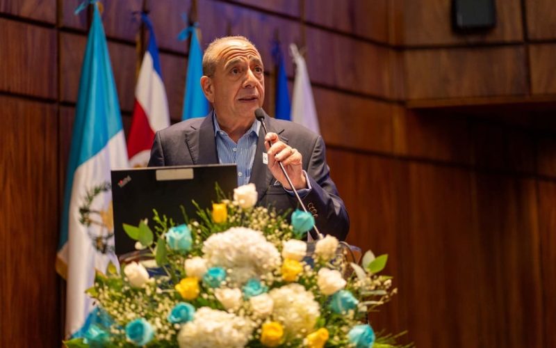 INCAE reconoce la trayectoria de Ficohsa como socio corporativo